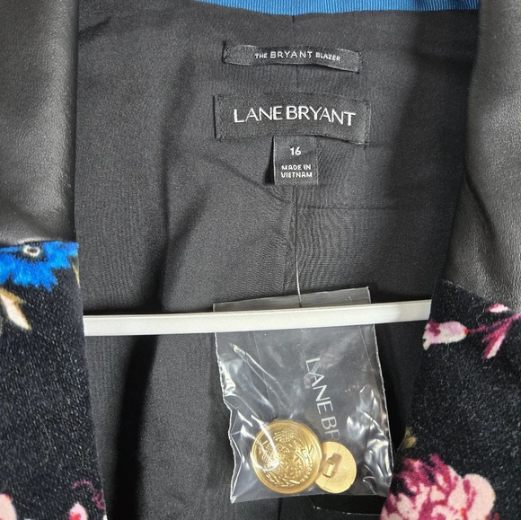 Lane Bryant Women’s Black Floral Suede Blazer In Size 16 - Picture 5 of 8